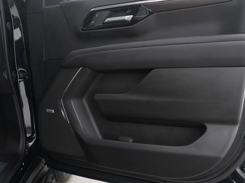 Used 2025 Chevrolet Suburban LT w/ Comfort Package image 9