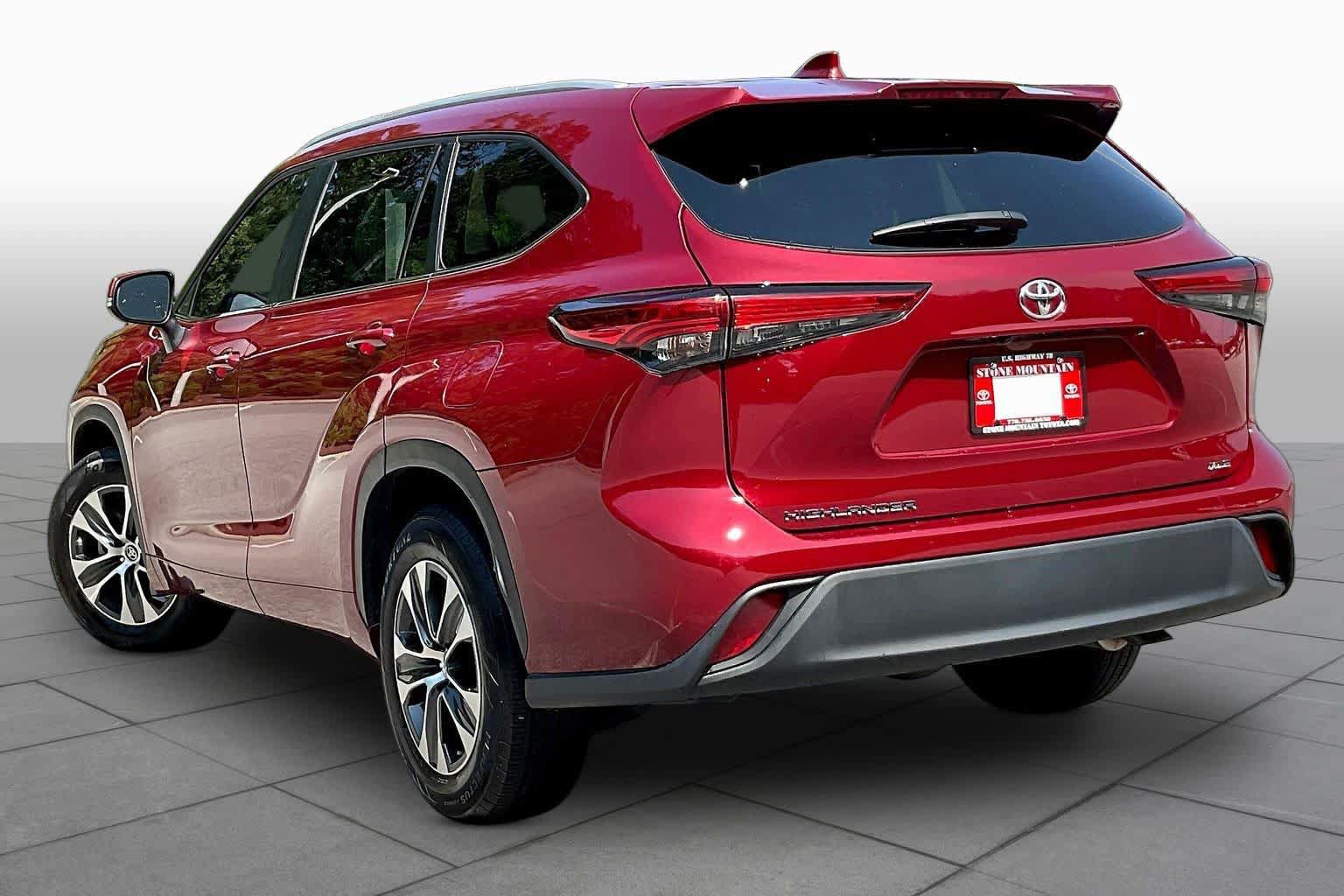 Used 2023 Toyota Highlander XLE FWD image 12