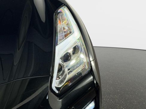 Used 2021 Nissan GT-R Premium AWD/4WD image 10