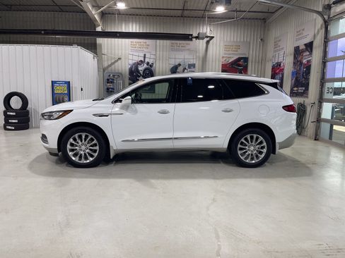 Used 2021 Buick Enclave Essence w/ Sound and Sites Package AWD/4WD image 15