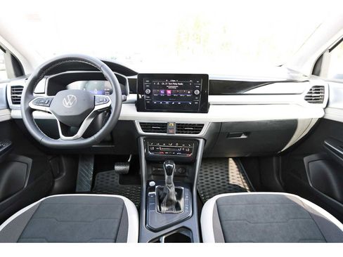 Used 2025 Volkswagen Taos SE image 7
