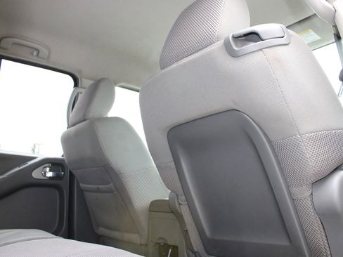 Used 2014 Nissan Frontier SV image 18