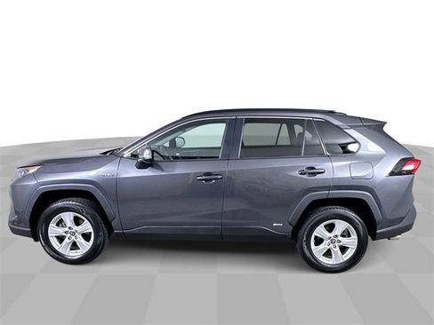 Used 2021 Toyota RAV4 LE image 5