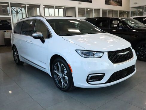 New 2026 Chrysler Pacifica Pinnacle image 1