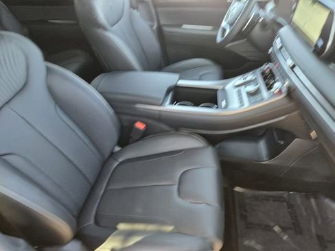 Used 2025 Hyundai Palisade Calligraphy image 9