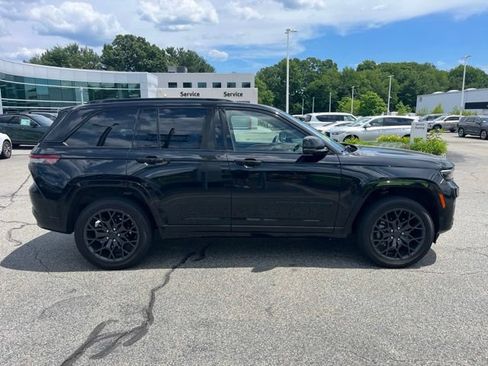 Used 2023 Jeep Grand Cherokee Summit AWD/4WD image 2