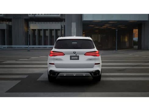 New 2026 BMW X5 sDrive40i image 5