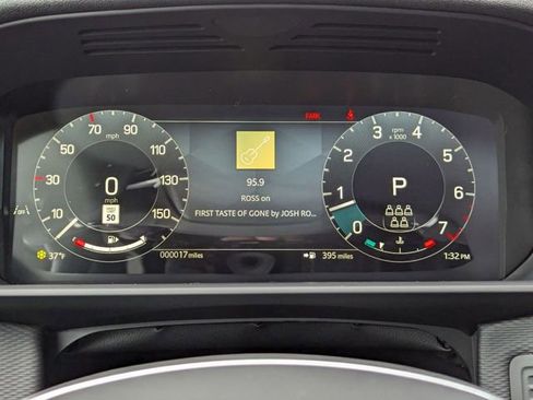 New 2025 Land Rover Discovery Dynamic SE image 8