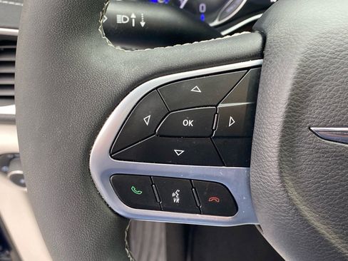 Used 2023 Chrysler Pacifica Limited image 19