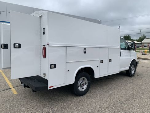 New 2025 GMC Savana 3500 1WT w/ Power Convenience Package image 40