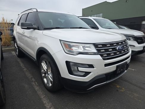 Used 2016 Ford Explorer XLT w/ Equipment Group 202A image 2