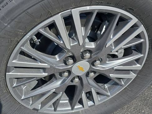 Used 2025 Chevrolet Traverse LT w/ LPO, Floor Liner Package FWD image 32