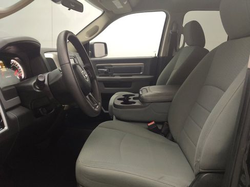 Used 2018 RAM 1500 Classic SLT RWD image 17