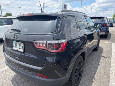 Used 2022 Jeep Compass Latitude FWD image 3