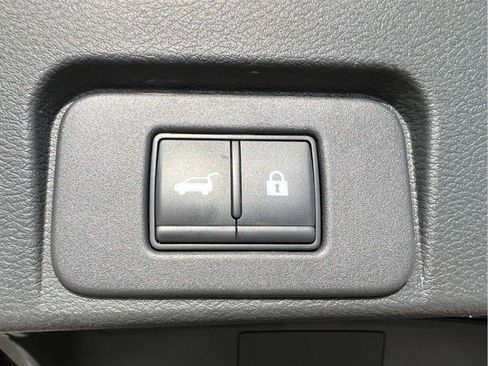 Used 2023 Nissan Rogue SV w/ SV Premium B Package FWD image 20