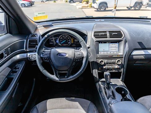 Used 2017 Ford Explorer XLT w/ Equipment Group 202A AWD/4WD image 11