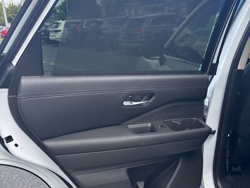 Used 2025 Nissan Pathfinder Platinum image 30