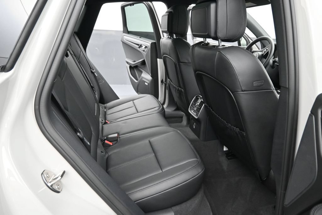 New 2026 Porsche Macan AWD/4WD image 24