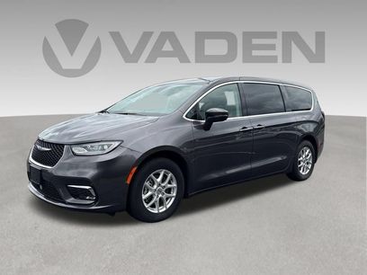 Used 2023 Chrysler Pacifica Touring-L