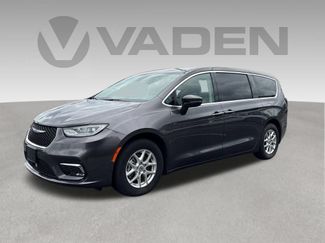 Used 2023 Chrysler Pacifica Touring-L FWD video 1