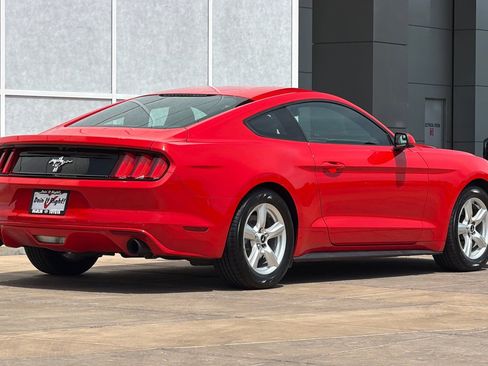 Used 2017 Ford Mustang Coupe RWD image 4
