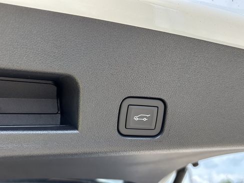 New 2026 Chevrolet Traverse Z71 w/ Enhanced Driving Package AWD/4WD image 8