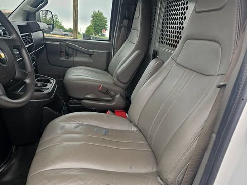Used 2020 Chevrolet Express 3500 RWD image 15