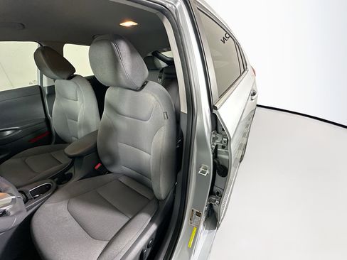 Used 2022 Hyundai Ioniq SE image 12