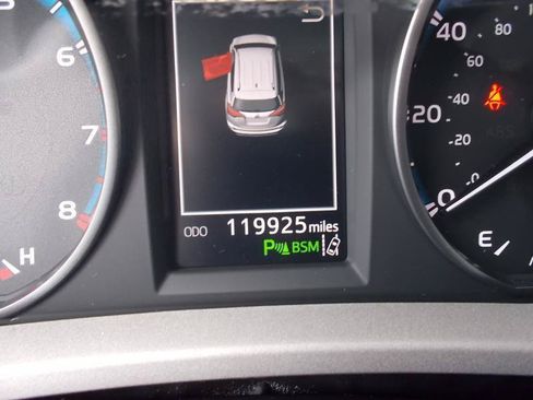 Used 2017 Toyota RAV4 XLE AWD/4WD image 35