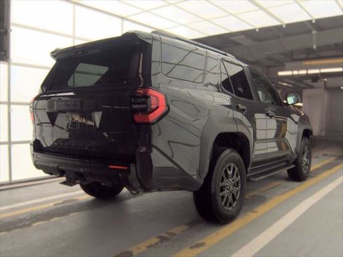 Used 2025 Toyota 4Runner SR5 AWD/4WD image 7