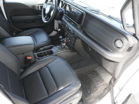 Used 2024 Jeep Wrangler Unlimited Rubicon 4xe AWD/4WD image 22