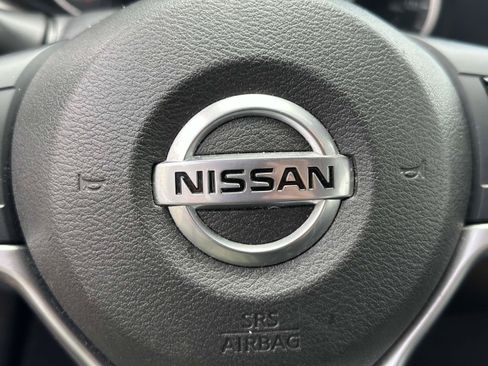Used 2022 Nissan Versa SV FWD image 21