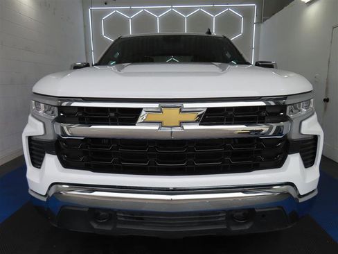 Used 2025 Chevrolet Silverado 1500 LT AWD/4WD image 3