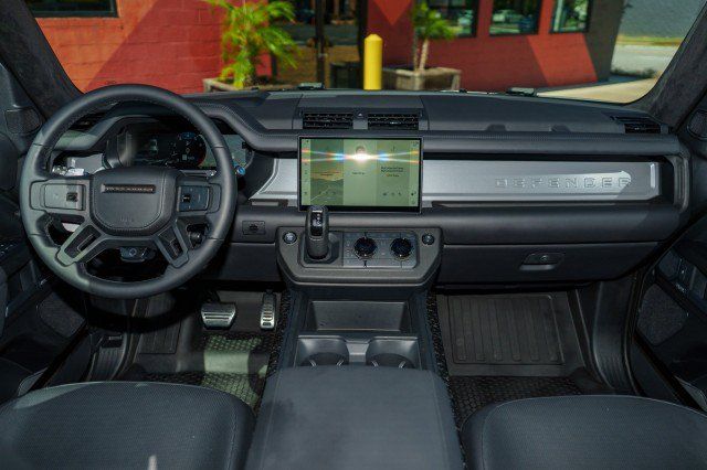 Used 2025 Land Rover Defender 110 AWD/4WD image 13