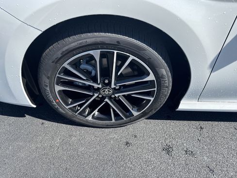 Used 2025 Toyota Camry XLE FWD image 9