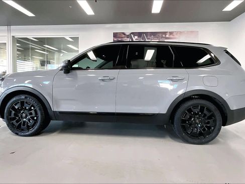 Used 2022 Kia Telluride EX w/ EX Premium Package image 3