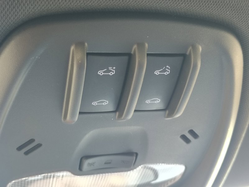Used 2024 Chevrolet Trax RS w/ Sunroof Package FWD image 74