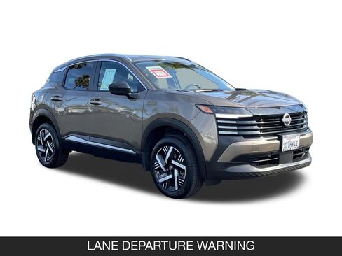 Certified 2026 Nissan Kicks SV FWD image 2