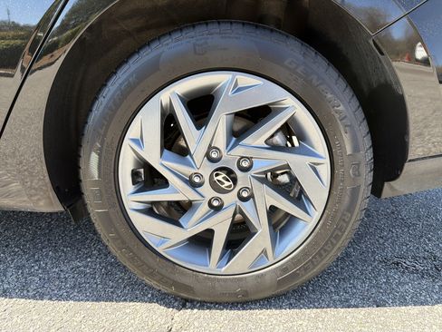 Used 2024 Hyundai Elantra SEL image 29