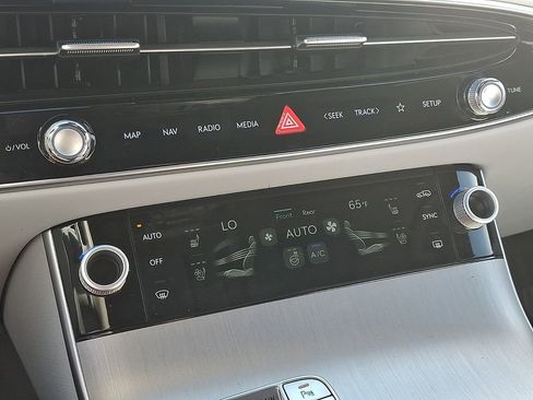 Used 2026 Genesis GV70 2.5T Advanced image 10