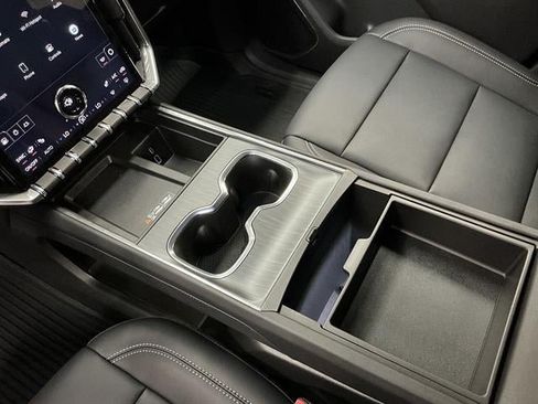 New 2026 GMC Acadia Elevation w/ Elevation Premium Package AWD/4WD image 17
