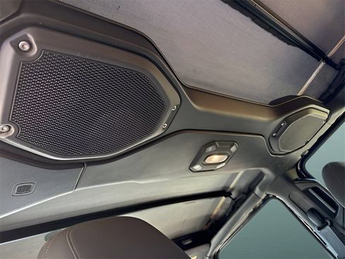 Used 2018 Jeep Wrangler Unlimited Sport image 37