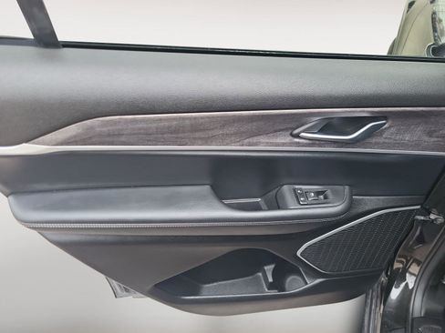 Used 2022 Jeep Grand Cherokee L Limited image 18