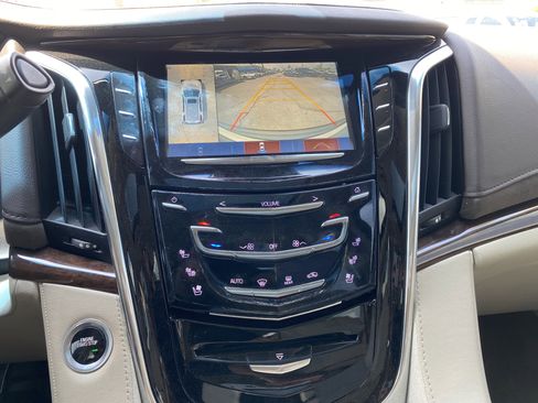 Used 2017 Cadillac Escalade ESV Premium Luxury RWD image 13