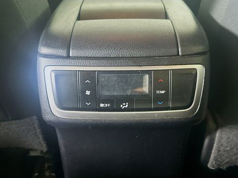 Used 2016 Toyota Highlander LE image 27