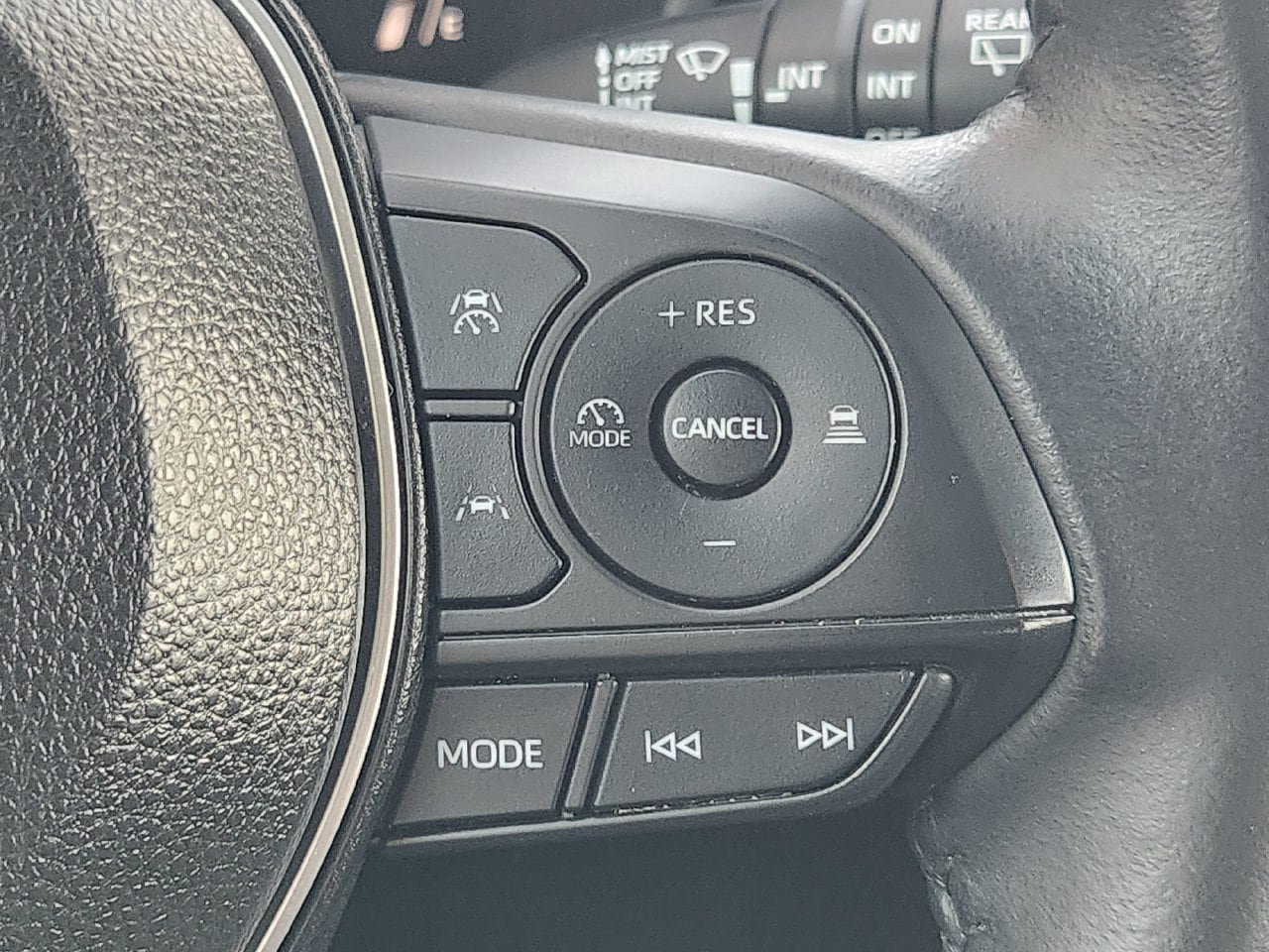 Used 2023 Toyota Corolla Cross XLE FWD image 27