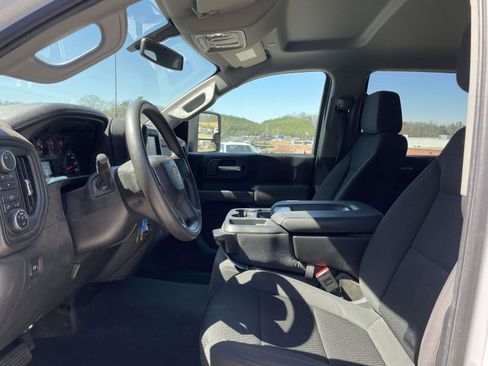 Used 2023 Chevrolet Silverado 2500 Custom w/ Custom Value Package image 4