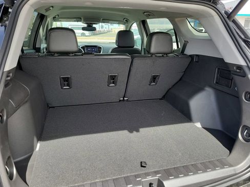 New 2024 GMC Terrain SLT w/ Infotainment Package II AWD/4WD image 15