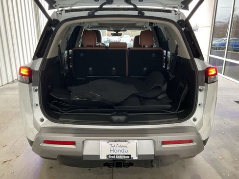Used 2025 Nissan Pathfinder Platinum w/ Cargo Package image 21