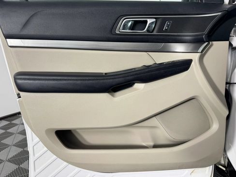Used 2019 Ford Explorer XLT w/ Equipment Group 202A AWD/4WD image 40